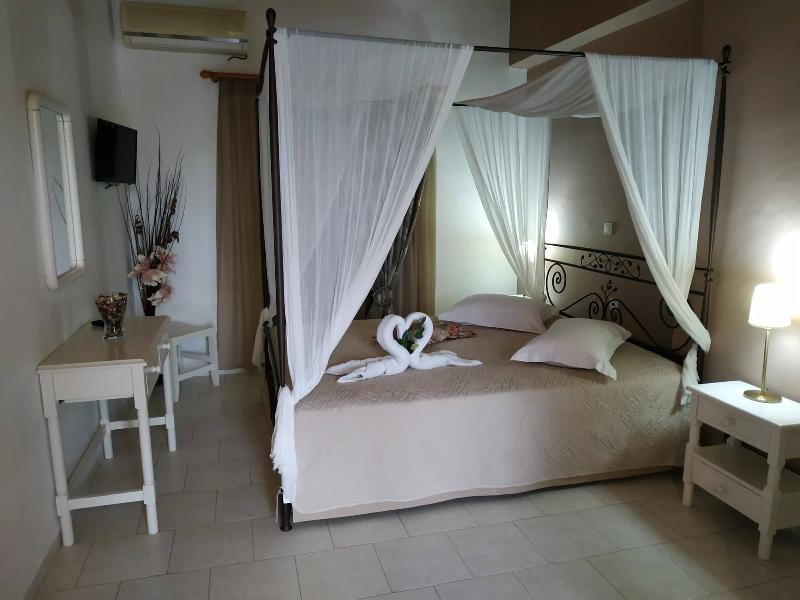 Eleni'S Garden & Castello Suites Alikanász Kültér fotó