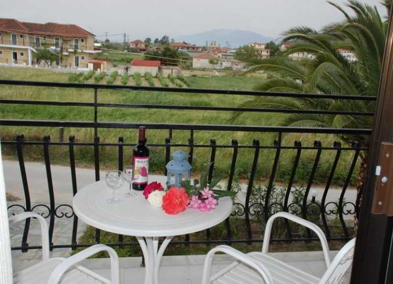 Eleni'S Garden & Castello Suites Alikanász Kültér fotó